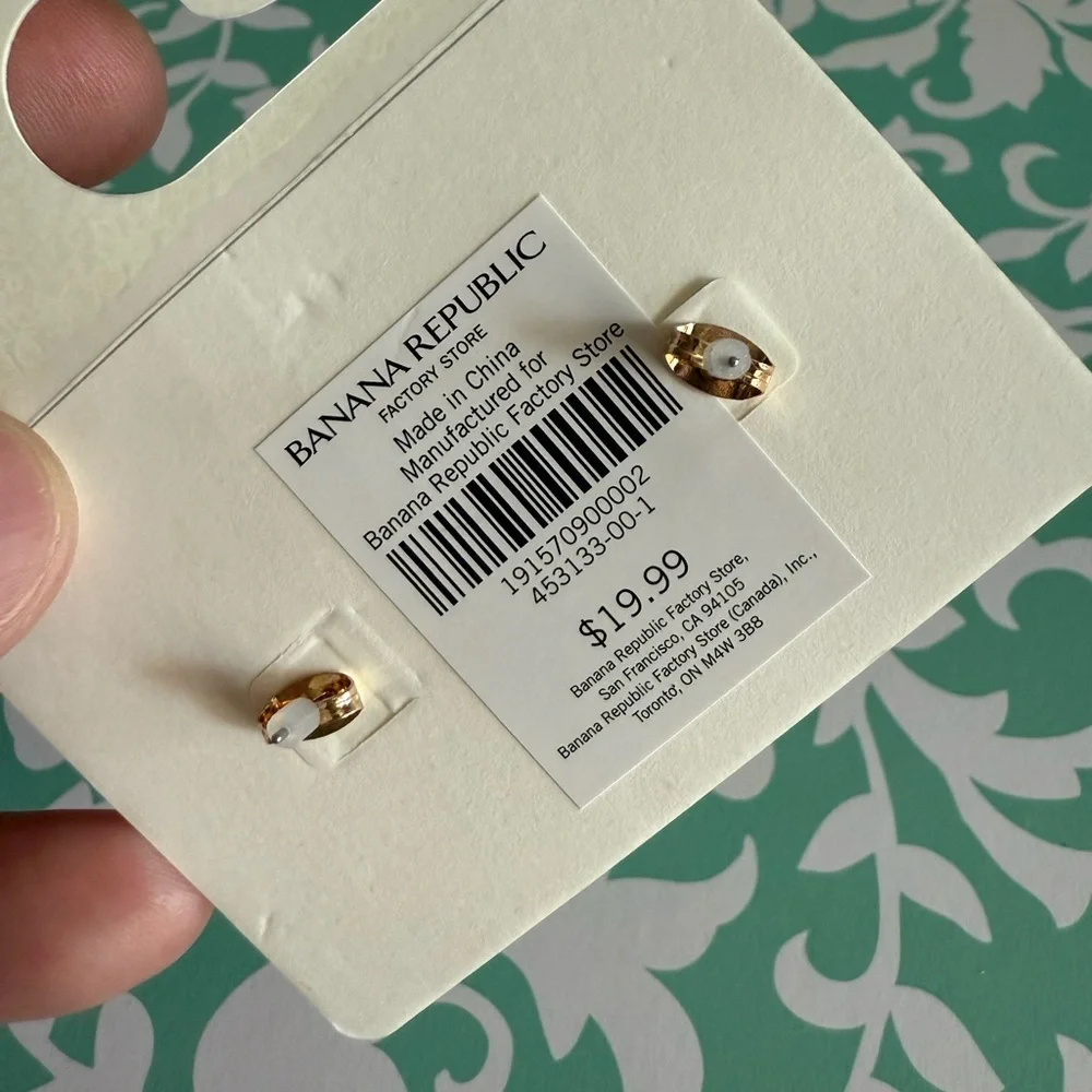 Banana Republic Gold-Tone Seashells Stud Earrings. New with tags